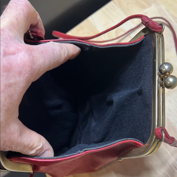 Vintage Chic Red Leather Double Opening Cross Bag - Picture 9 of 13